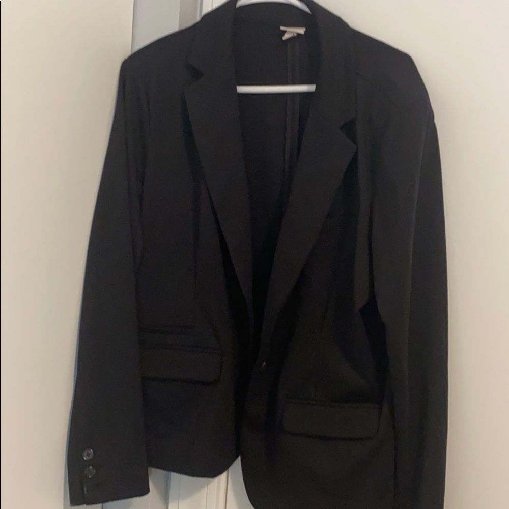 Women’s black blazer! ‼️